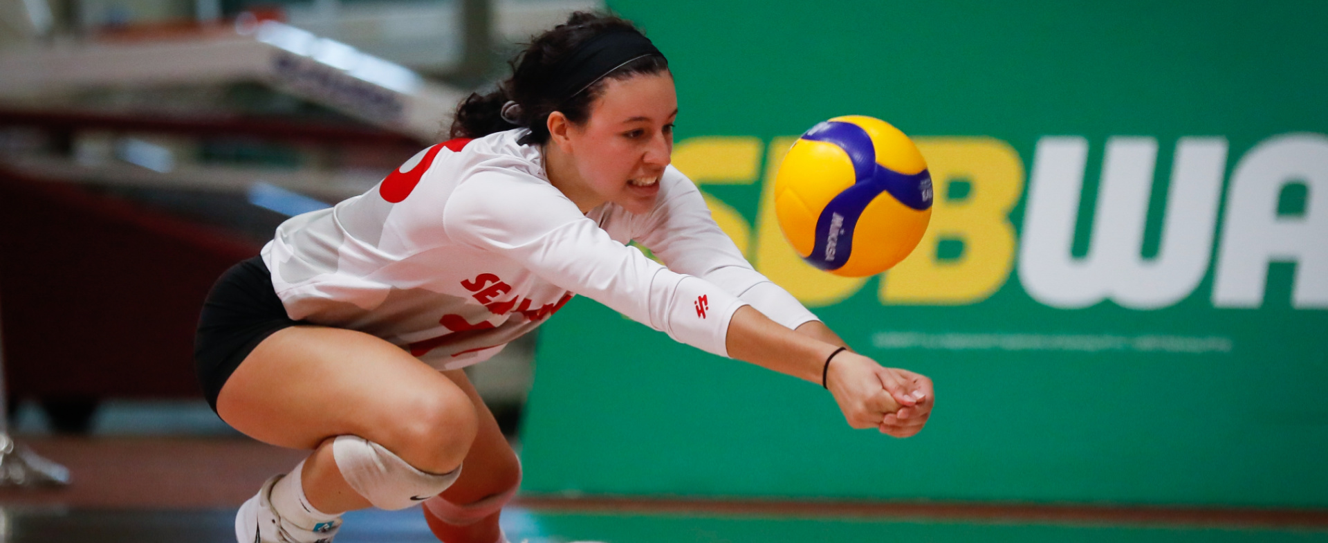 SMU Tops Memorial in Four Sets